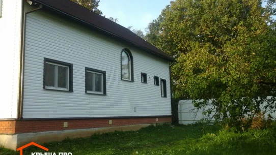 Отделка фасада сайдингом Döcke в селе Раменье: 225 м² за полторы недели — объект №17 - Фото 7 Отделка фасада сайдингом Döcke в селе Раменье: 225 м² за полторы недели — объект №17 - Фотография 6