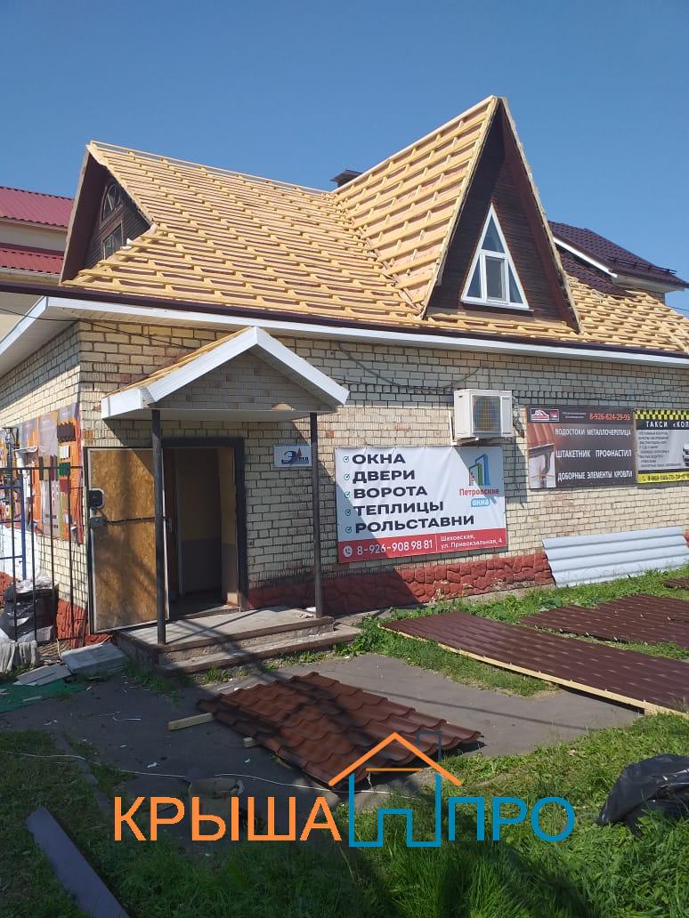 Обрешетка и контробрешетка на скатах магазина в Шаховской перед укладкой металлочерепицы